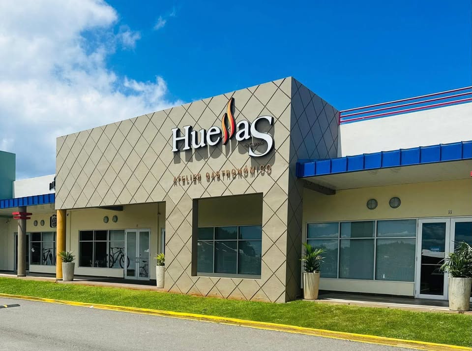 Huellas Restaurant Crash Boat Beach Exterior Front